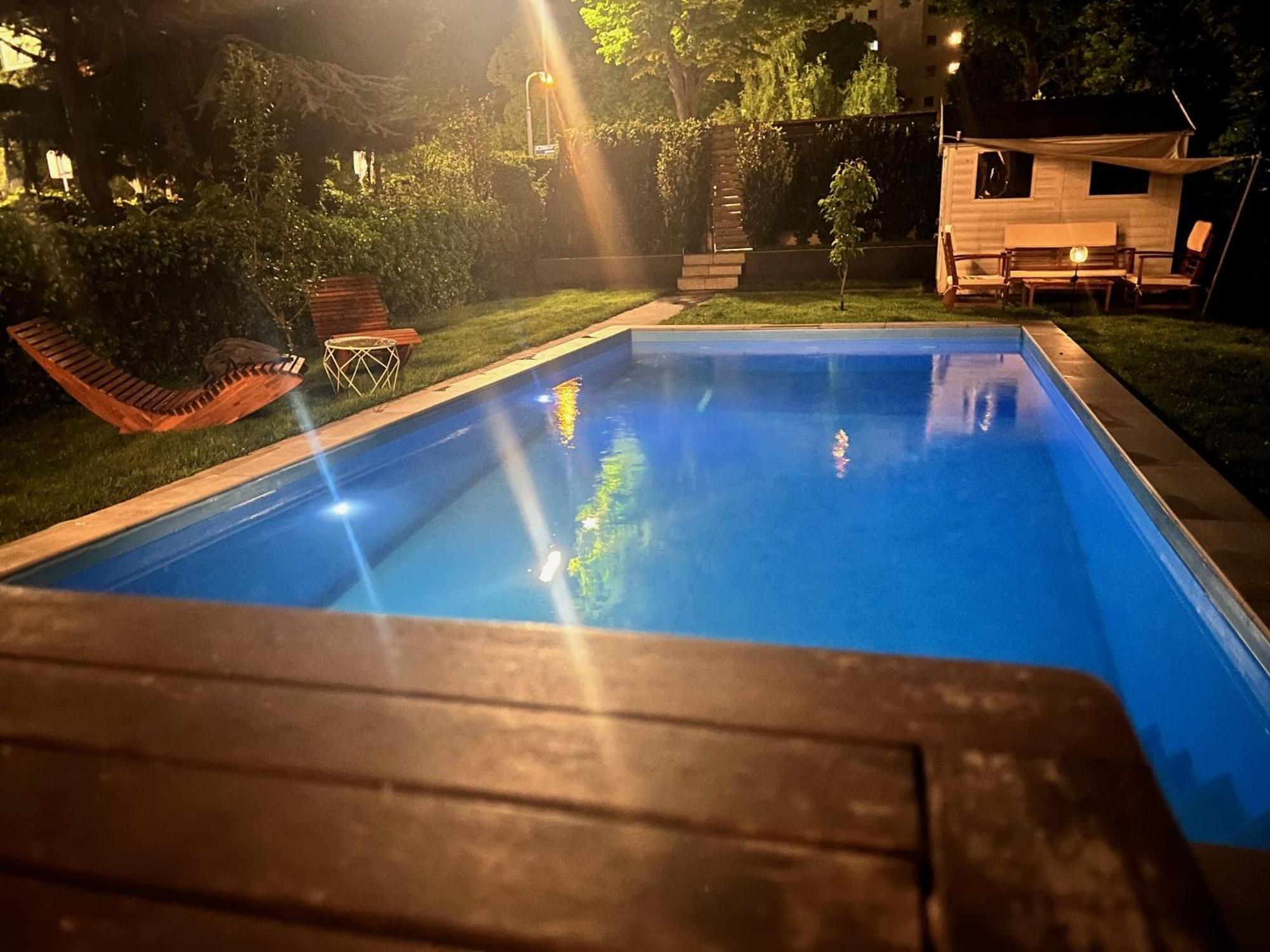 Jaeger Mit Pool In * Vienna